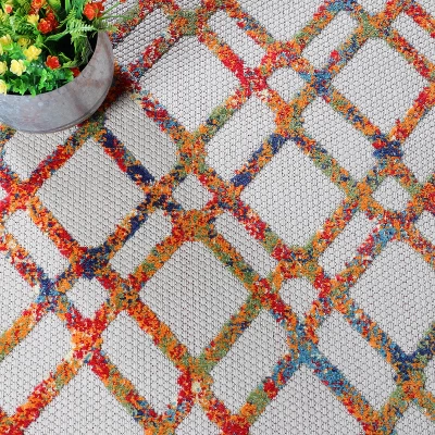 Modern Diamond Lattice Indoor Outdoor Area Rug By Blue Nile Mills - Image 4